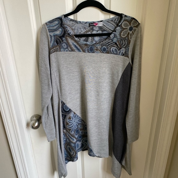 Inside Out Grey Floral Tunic - Picture 1 of 4